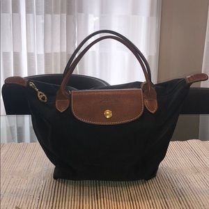 “Small Le Pliage” Top handle tote. Color: blk.
